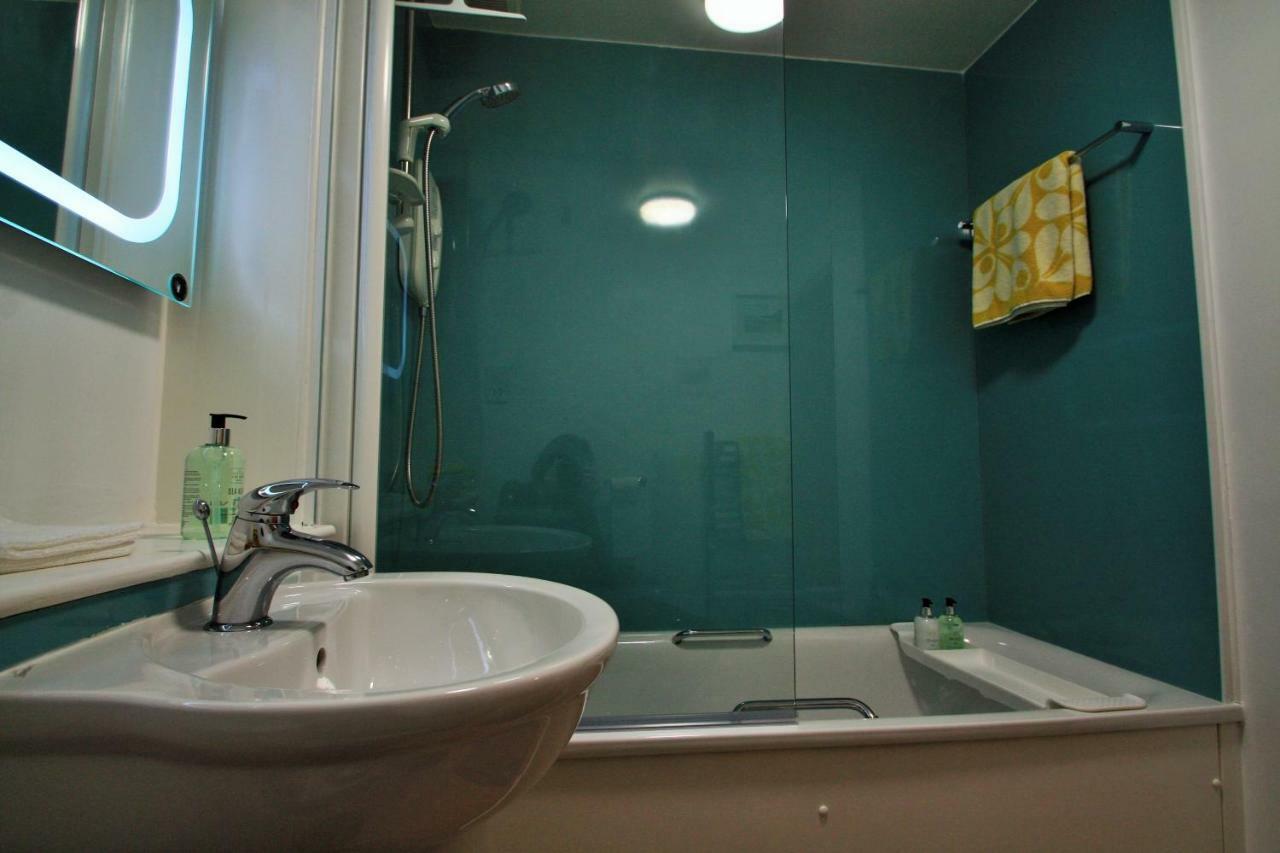 إينفيرنيس Riverside Apartment المظهر الخارجي الصورة